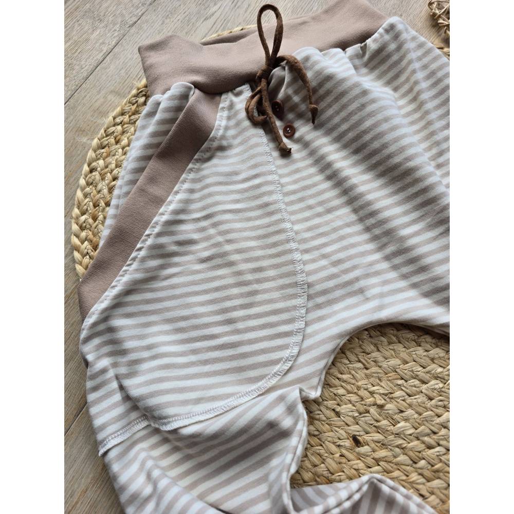 Kinder Pumphose Pants Gr.104/110 – Bio-Baumwolle | Unisex Unikat | Beige gestreift, Atmungsaktiv Mitwachsend Bild 3