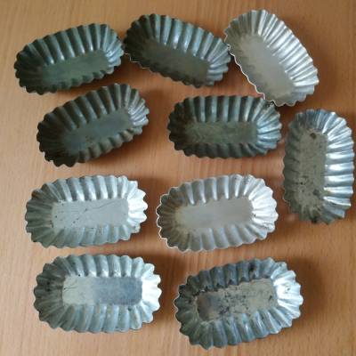 10-teiliges Set von kleinen ovalen Backförmchen aus Metall mit gewelltem Rand Vintage aus den 1980er Jahren