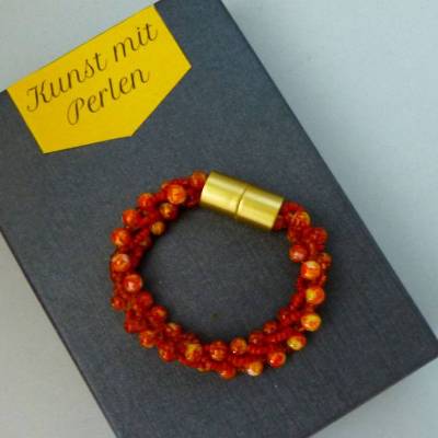 Armband, Häkelarmband orange, Länge 19 cm, Armband aus kleinen und größere Perlen gehäkelt