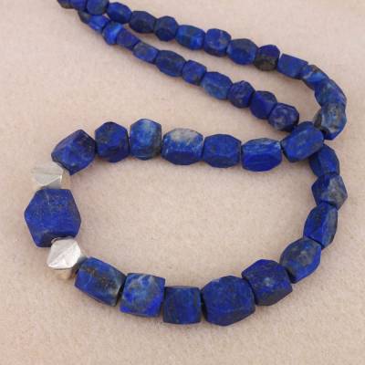 Ausdrucksstarke Lapis Lazuli Kette mit passenden Silber-Elementen