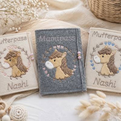 Hülle für UHeft oder Mutterpass aus Filz - bestickt mit einem süßer Ente / Küken - Personalisierbar mit Namen