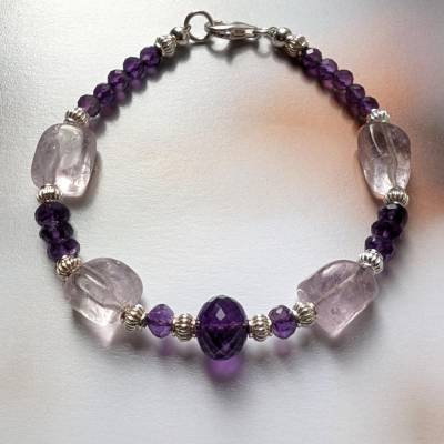 Dunkles und helles Amethyst Armband mit Silber
