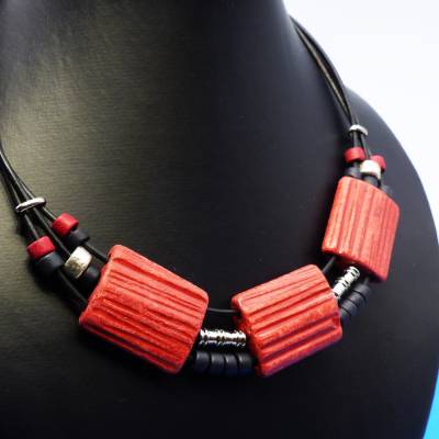 Keramikkette 3x3, schwarz, rot, silber, Lederkette, Collier, Statementkette, Halskette, Handarbeit, Keramikschmuck
