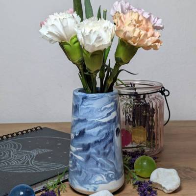 Handgemachte Vase aus Raysin 200 – Marmoriert & Wasserdicht, ca. 10 cm Unikat für Frisch- & Trockenblumen