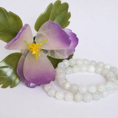 schönes Regenbogenmondstein Armband 19cm und 8 mm Perlen  . Strandschmuck
