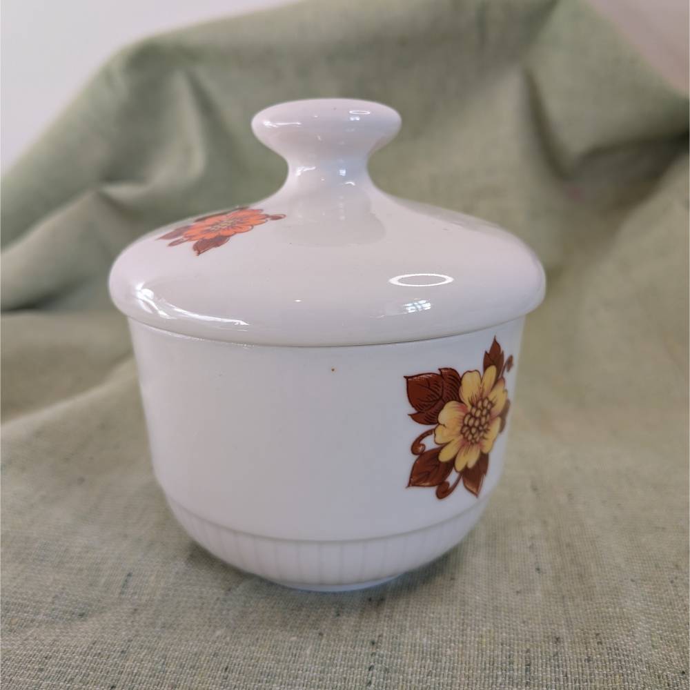 Zuckerdose Porzellan Deckeldose Blumenmotiv organisches Design & florale Akzente Vintage Charme der 70er