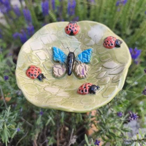 Steck-Insektentränke mit vielen Landemöglichkeiten