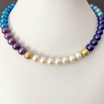 Bunte Perlenkette, 45 cm lang, Zuchtperlen gefärbt, Kugeln aus Si925 vergoldet, Geschenk Frau, Handarbeit