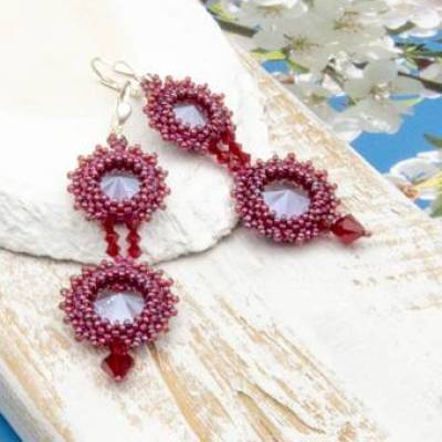 romantische Ohrringe, Geburtstag Weihnachten, Ohrhänger, Glasperlenschmuck, Geschenkidee, bordeauxrot handgemacht Unikat