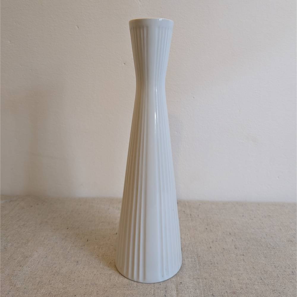 Blumenvase Bavaria Schumann Arzberg Vase mit Plissee-Relief Mid Century Porzellanvase weiß Tischvase schmal graziös
