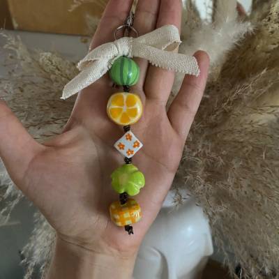 Sommerlicher Schlüsselanhänger mit Wassermelone, Orange und Blumen