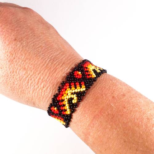 Perlenarmband mit Adler-Muster – Huichol Inspired Boho Ethno Schmuck für Damen & Herren