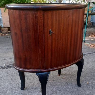 Vintage - Original ovales englisches Sideboard - restauriert - 