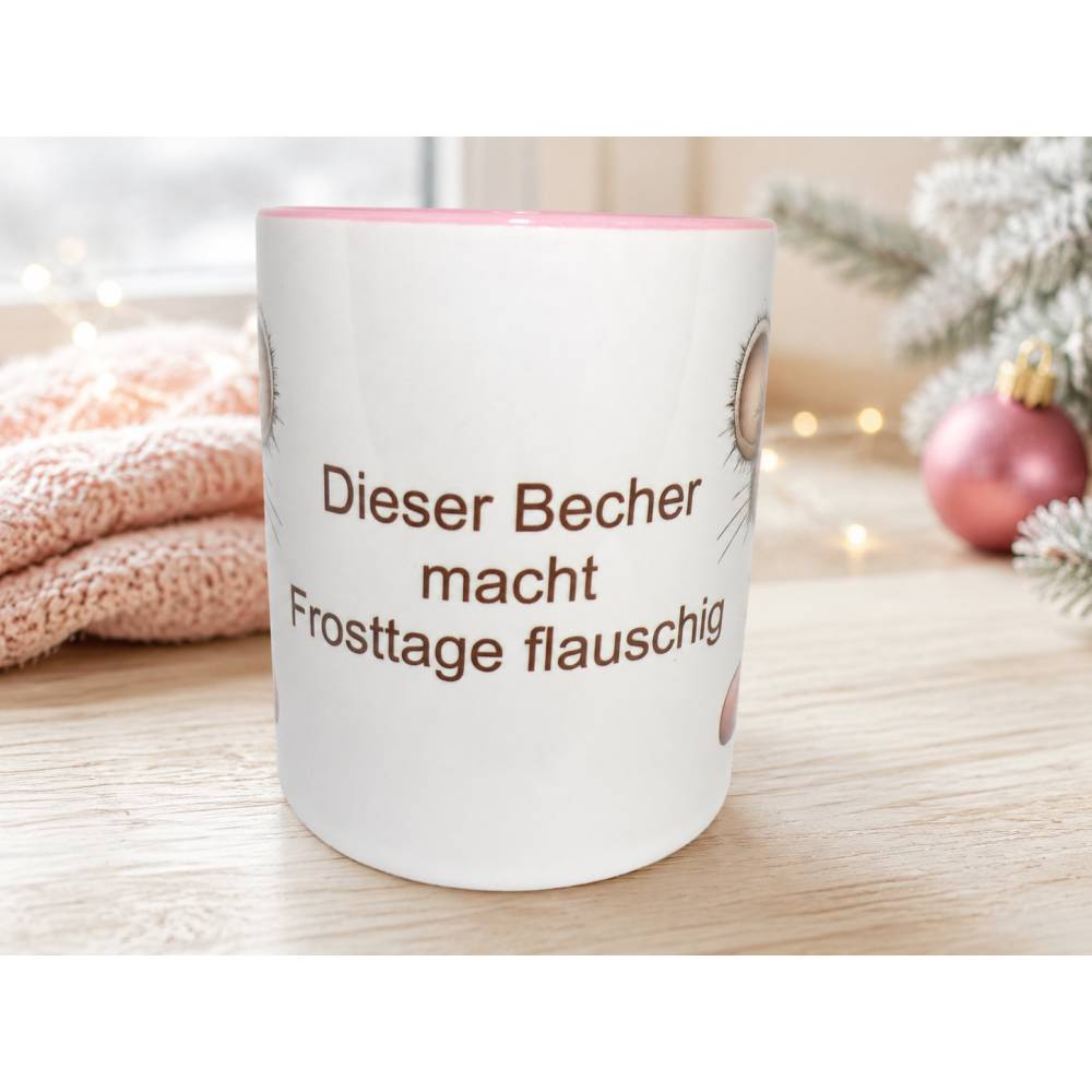 Tasse mit Spruch „Dieser Becher macht Frosttage flauschig“ – Rosa Henkel, Geschenkidee, Handmade