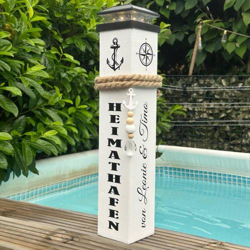 Heimathafen, Namensschild Fürs Haus, Geschenk zum Geburtstag Frau, Hochzeitsgeschenk Personalisiert, Poller, Solarlicht 
