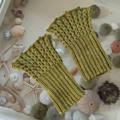 Pulswärmer mit Muster im Fingerbereich, pistazie