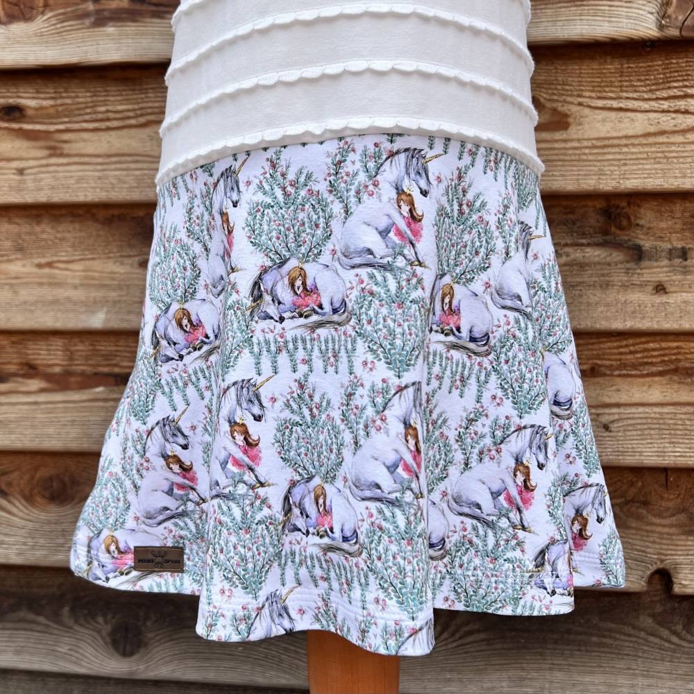 Drehkleid Einhorn Gr. 110 Rüschenjersey Bild 4