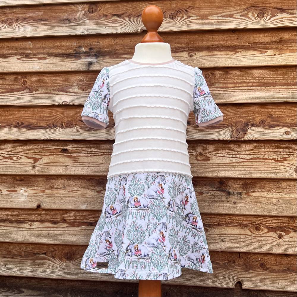 Drehkleid Einhorn Gr. 110 Rüschenjersey Bild 7
