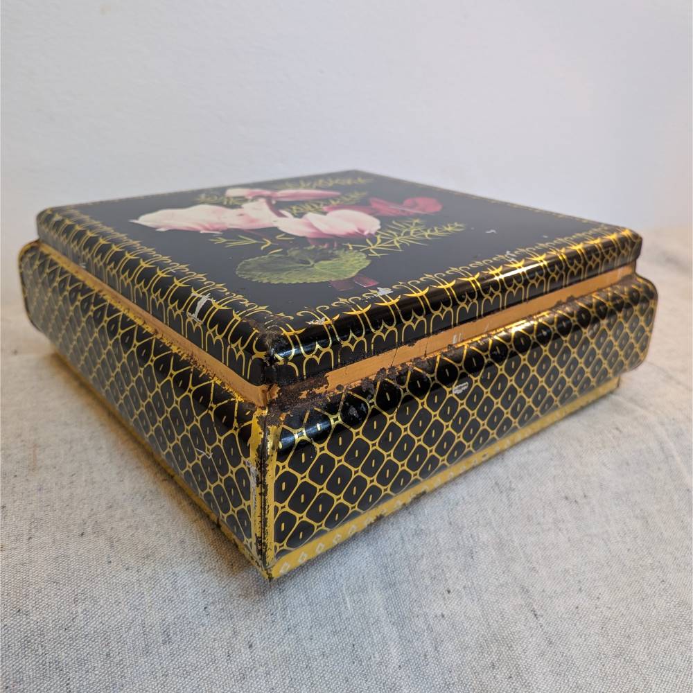 porzelan tasse Goldtasse aus Porzellan Lieblingsmensch Blumen weiß schwarz bunt gold 420ml von Schreibkram Manufaktur stuttgart