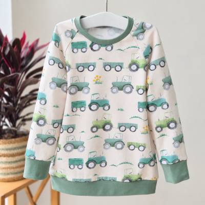 Kinder Langarmshirt mit Traktor in Beige & Grün | Handgenähtes Jerseyshirt mit Treckern für Jungen und Mädchen