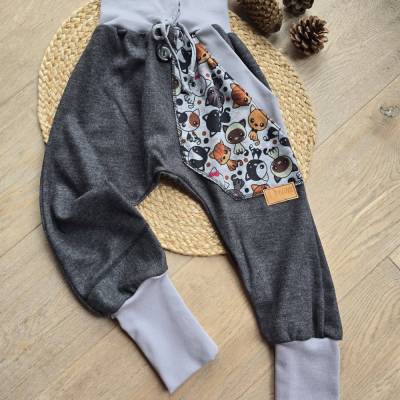 Kinder Baumwolle Pumphose grau Tiere Gr.116/122 – Handgemachte Unikat-Stoffhose für Frühling & Herbst