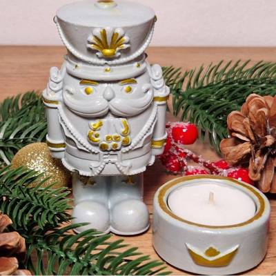 Zauberhaftes Nussknacker-Set aus Raysin 200 – Handgemachte Winter- und Weihnachtsdeko