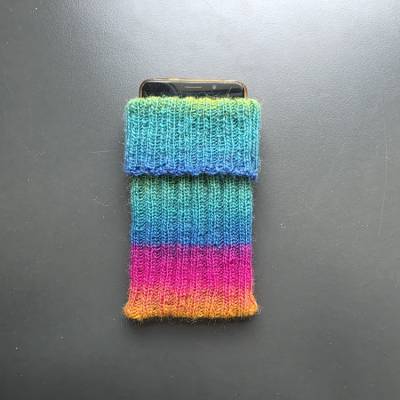 Handysocke handgestrickt 4 fädig in bunten Farben sanft verlaufend