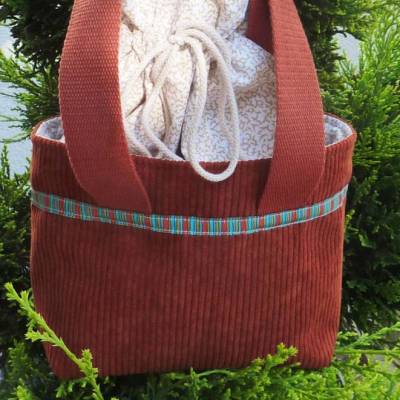 kleine Reisetasche für Handarbeiten in ocker