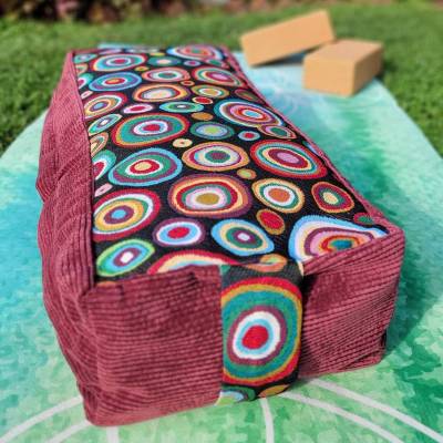 Großes Yogabolster/Yogakissen - handgemacht für Yoga, Meditation und Entspannung - mit Dinkelspelzfüllung