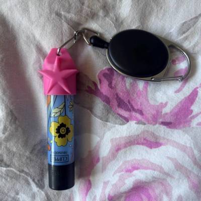 Feuerzeug Halter Rosa Festival, Party Accessoire Anhänger mit Retractable in Rosa, Charm, Anhänger | Geschenkidee