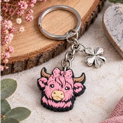 Highland Cow mit Schleife  Schlüsselanhänger – Glücksbringer mit Glücksklee personalisierbar