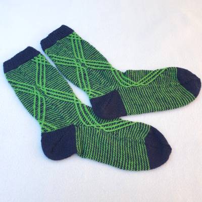 Handgestrickte Socken mit Hebemuster im Matrixstil - Größe 40/41 Blau Grün