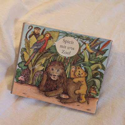 DDR-Kinderbuch „Spielt mit uns Zoo!“ Gabine Heinze 1985 klappbares Leporello-Bilderbuch mit gestanzten Fensteröffnungen