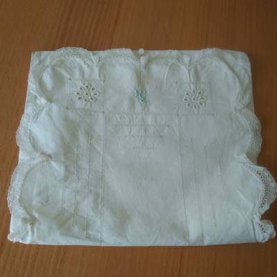 Vintage Taschentuch Behälter Baumwolle wollweiß mit Lochstickerei und Spitze vermutlich 1970er Jahre oder früher