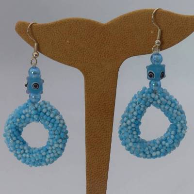 Ohrringe - hellblau weiß - O-Form - aus Rocailles gehäkelt - Ohrschmuck - Ohrhänger - Häkelschmuck