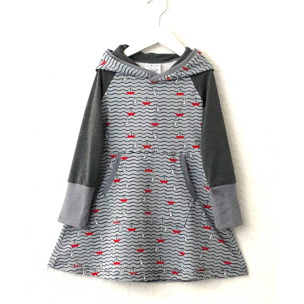 Raglan Kleid für Mädchen, mit Kapuze, Motiv - Segelboot, hellgrau Bild 1
