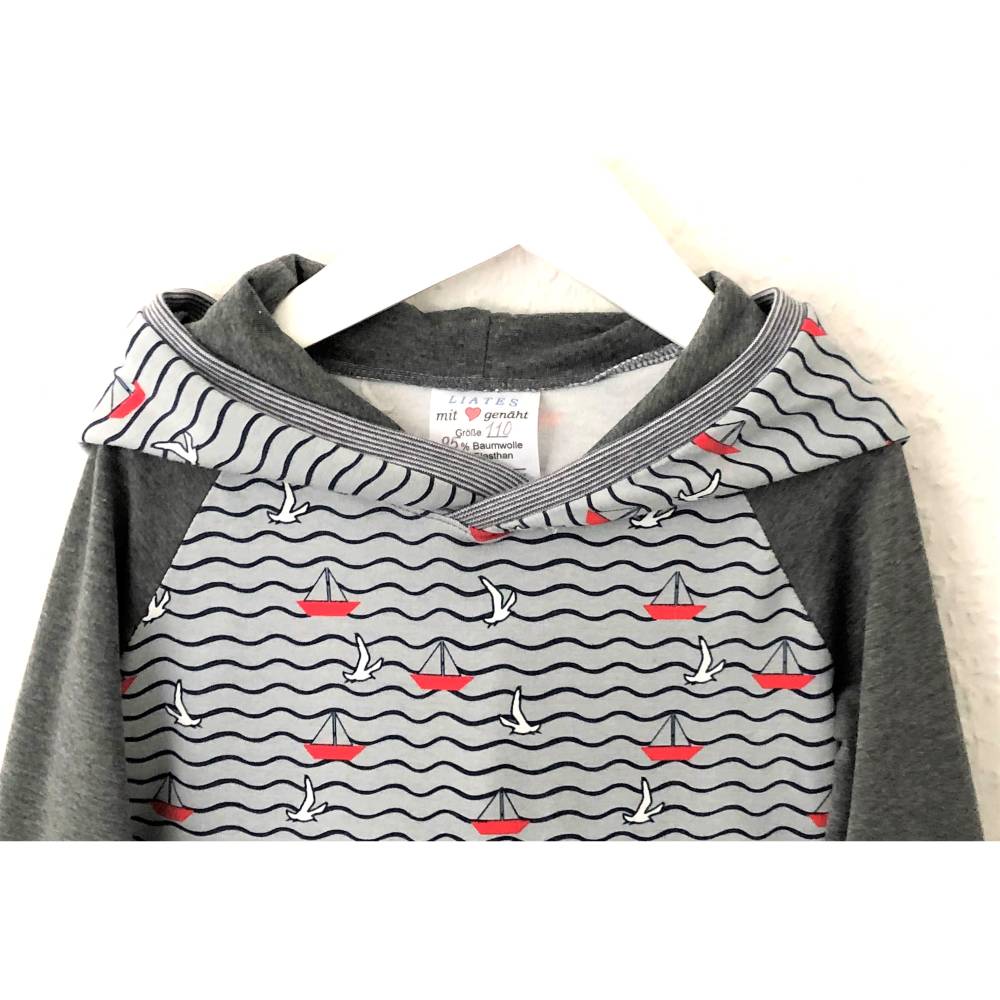 Raglan Kleid für Mädchen, mit Kapuze, Motiv - Segelboot, hellgrau Bild 2