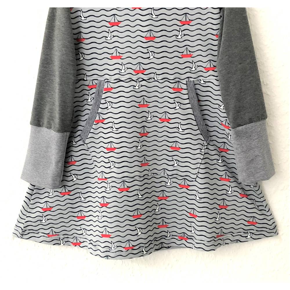 Raglan Kleid für Mädchen, mit Kapuze, Motiv - Segelboot, hellgrau Bild 3
