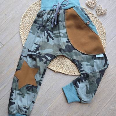 Leichte Pumphose Camouflage Unikat Gr.104/110 aus Bio-Baumwolle – Handgemachtes Unisex in Braun & Khaki Jogger