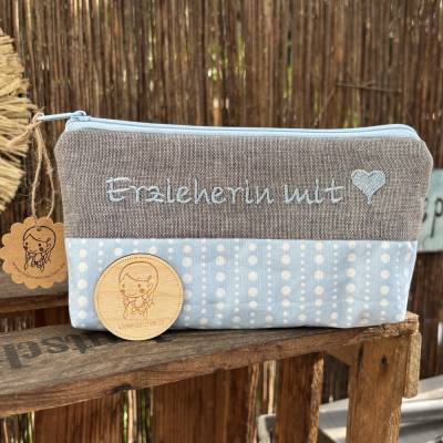 Erzieherin mit Herz – Schwarz gemustertes Schlampermäppchen als Geschenk | Federmappe Stiftemappe personalisiert