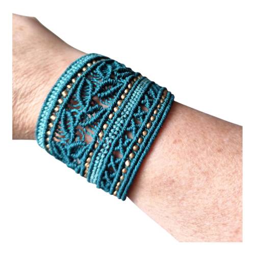 Makrame Armband petrol grün mit Perlen Blätter Muster  Magnet Verschluss