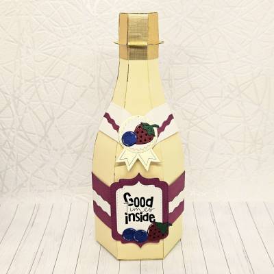 Flasche Geschenkbox Wildberry Beere Good times inside – Handgemachte 3D Verpackung für Geld & Gutscheine