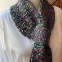 Handgestrickter Wollschal grau-grün-multicolor 75 cm lang– Strickschal mit Schlaufe für Damen & Mädchen, warm Accessoire