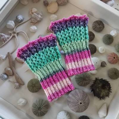 Pulswärmer mit Muster im Fingerbereich, bunt