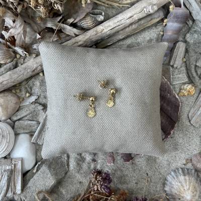 Ohrringe „Seashells“ gold - Kugel-Ohrstecker aus Edelstahl mit Muschel