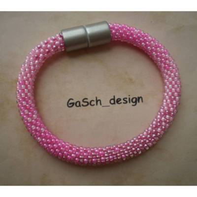 Häkelarmband, gehäkeltes Perlenarmband * Rosa Roundabout