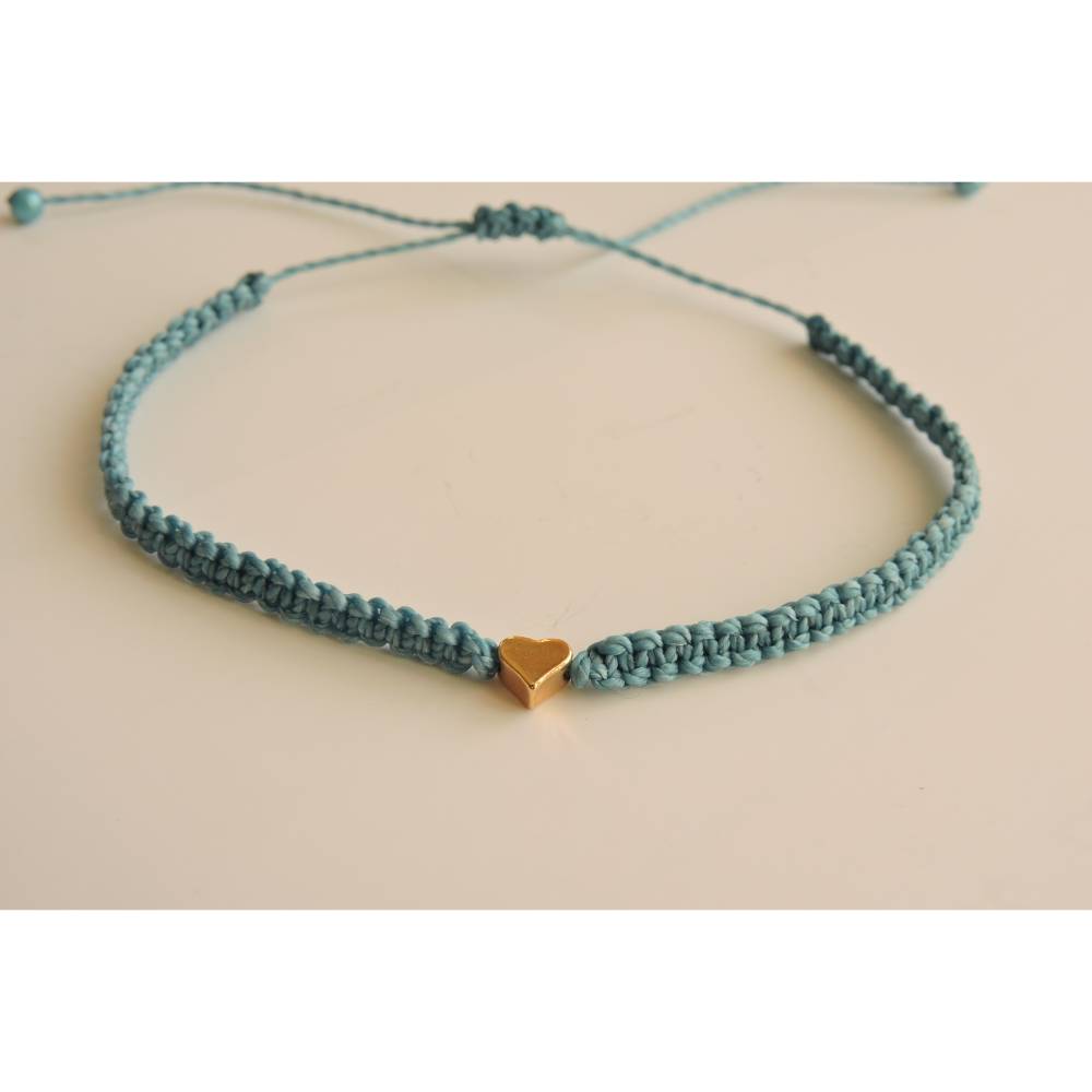 Türkisfarbenes Armband mit kleinem goldenem Herz – schlicht & handgefertigt Bild 4