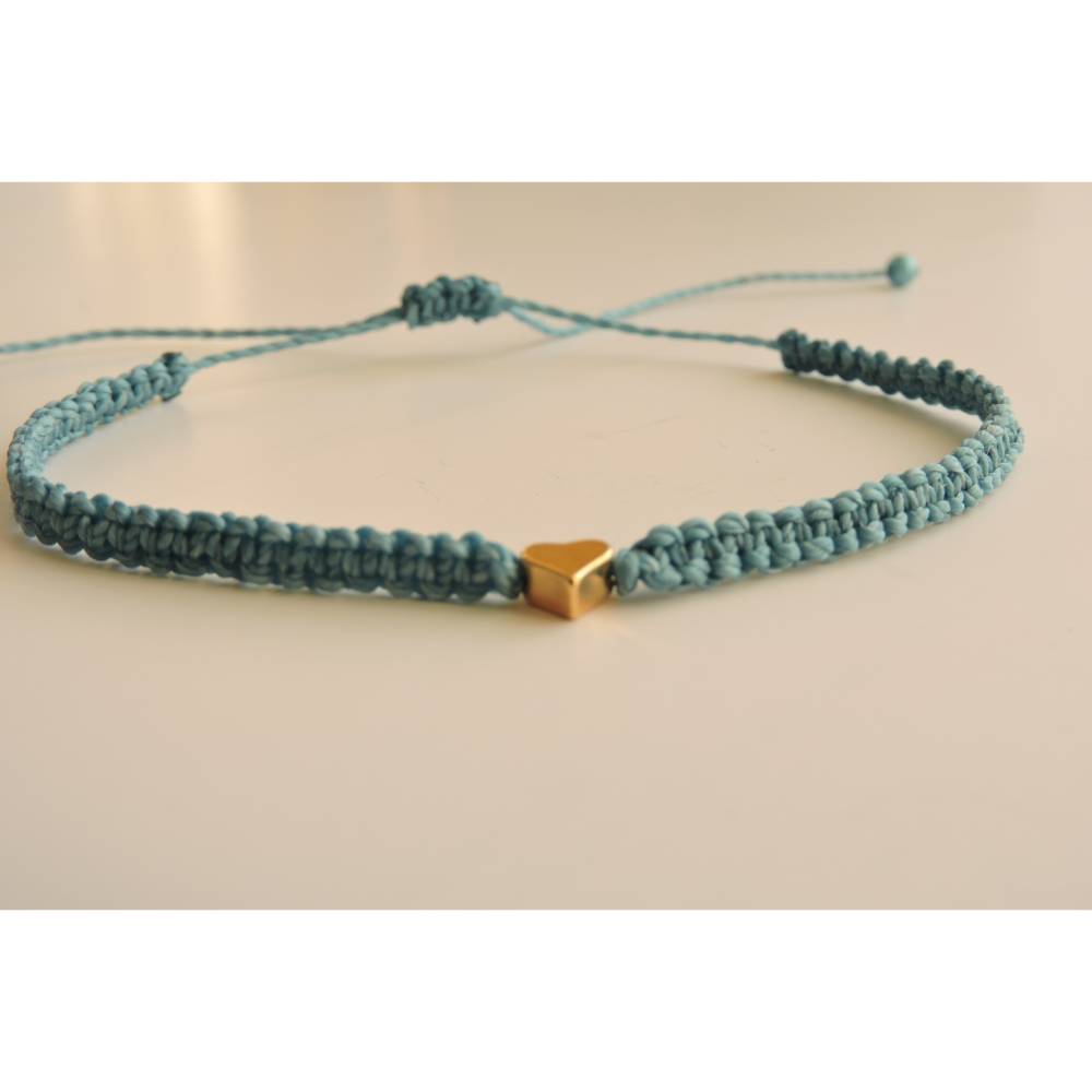 Türkisfarbenes Armband mit kleinem goldenem Herz – schlicht & handgefertigt Bild 5