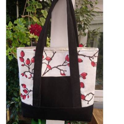 Tasche Hagebutten auf schwarzem Breitcord, Unikat