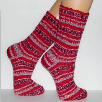 Socken Überraschung handgestrickt Rote Ringelsocken Damen Wolle gemustert Wunschgröße gestreifte Socken